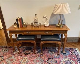 ETHAN ALLEN Foyer/Console Table and Pair of ETHAN ALLEN Leather Accent Ottomans