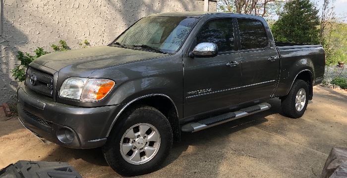 Side View 2006 SR5 Crew Cab Toyota Tundra Truck. Front tires like new, rear tires in good condition. 