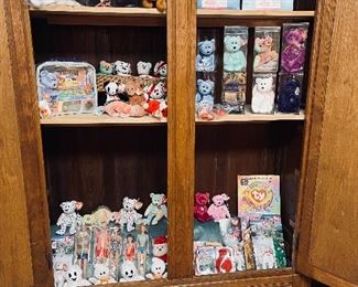 Large collection of exceptional Beanie Babies, Teenie Beanies, Barbies and friends and Collectable PEZ !