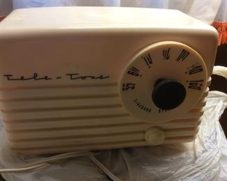 Vintage 1949 Tele-Tone Catalin Colors Tabletop Tube Radio