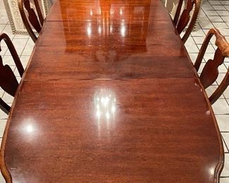 Top table view with both leaves inserted. 