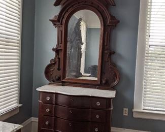 Victorian mahogany dresser, part of three piece suite.
