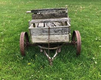 Wooden wagon with cast-iron wheels 1/4