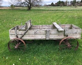 Wooden wagon with cast-iron wheels 3/4