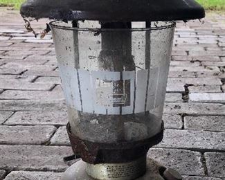 Vintage Coleman lantern with Pyrex glass 1/2