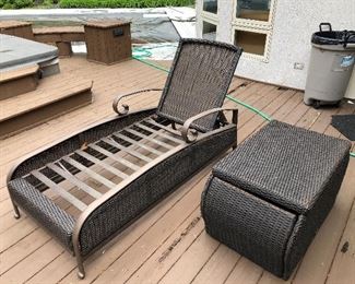Outdoor Lounge Chairs and Chest 2/2