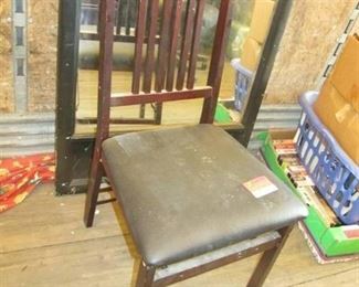 Foldind wood chair with black seat