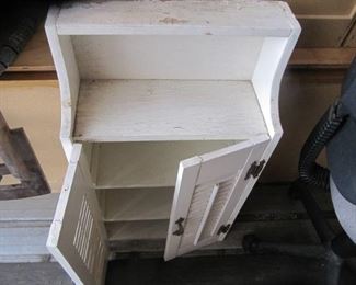 1 White Vintage Wooden Shelf