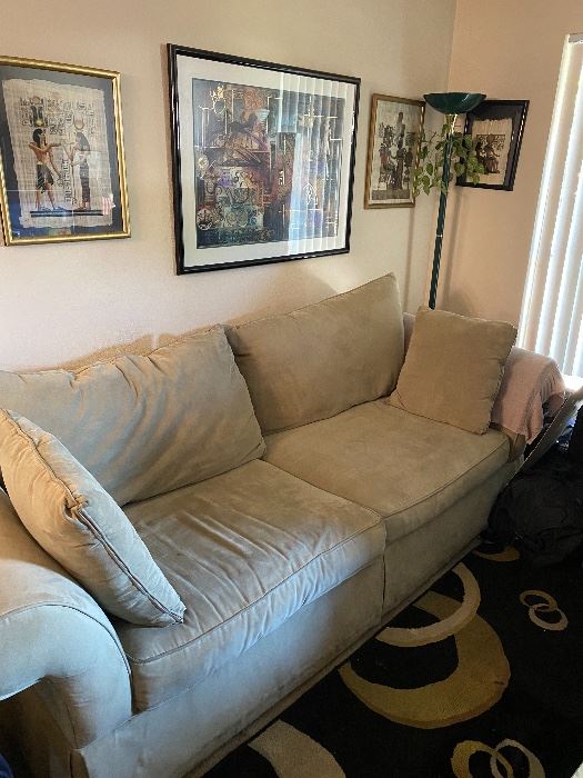 Nice couch good condition 