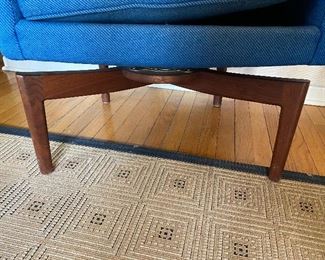 Mid Century Modern Jens Risom Swivel Club Lounge Chair on Walnut base 26.5 x 27 x 28