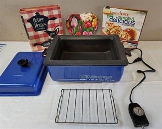 Nesco 4 Qt. Roaster Oven and Cook Books