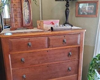 Solid wood, excellent condition 5 drawer high boy dresser