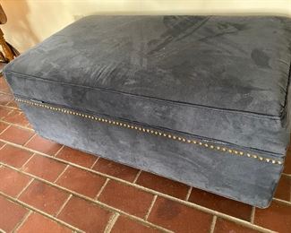 LARGE HASSOCK STORAGE ON HINGES