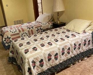TWIN BEDS & BEDDING