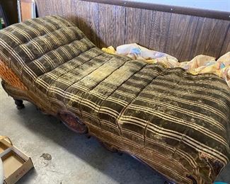 VICTORIAN FAINTING COUCH