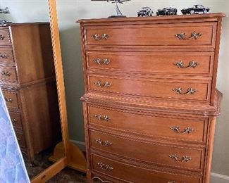 CHEST-OF-DRAWERS