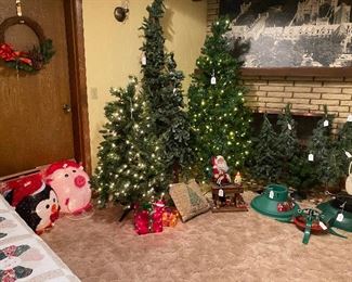 LOTS OF CHRISTMAS DECOR