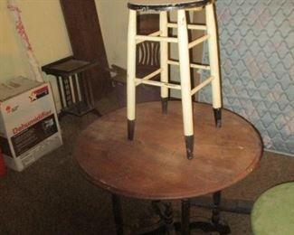 Round wood table and stool
