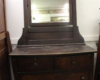 Vintage 4 Drawer Dresser w/ Mirror
