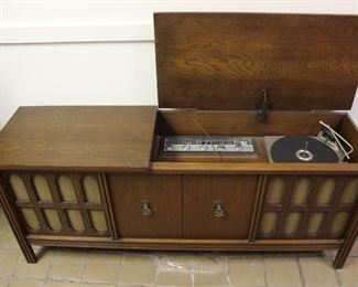 Vintage Console Record Player/Radio