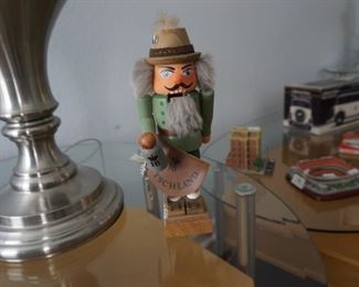 Werhnachts-Glocke "89 Bell
Hutschenreuther, Germany
German made Nutcracker