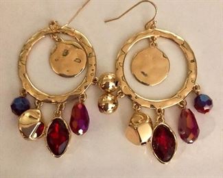 $12 Dark pink toned gold tone dangle earrings 
