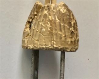 Detail of cracked plug 