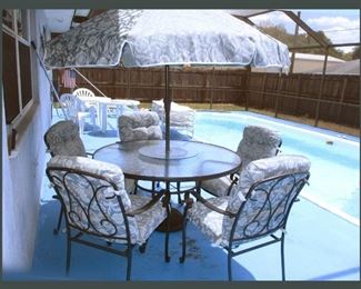 Lanai Table, 4 Chairs and Matching Umbrella with Lazy Susan