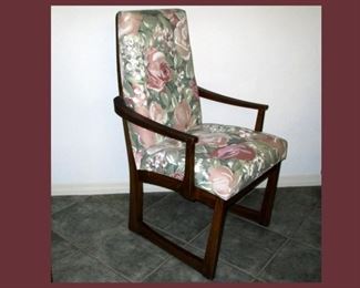 Sideview of one of the Set of 6 Mid Century Modern Chairs