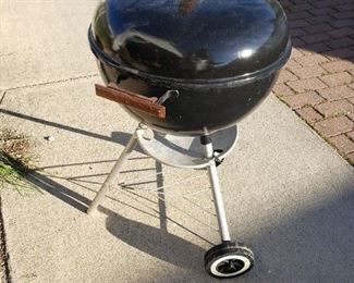 Vintage 18" Small Weber Grill WITH Electric fire starter Used once $40  