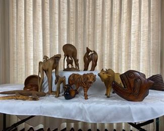 Wood Carvings
Paper mache tiger, but the rest are wood carvings, baboons, antelopes, piranha, ox, reptiles, duck (12 items)
