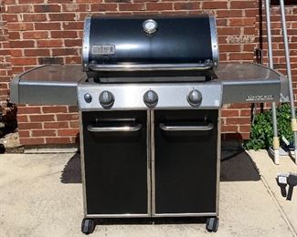 NATURAL GAS GRILL. CENTER BURNER DOES NOT IGNITE. Now just $100. $200 - Weber Genesis 3 Burner Grill (You Move)