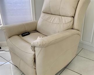 $500- Off White Leather Lift Chair - 36 x 45 x42. Ex condition! 