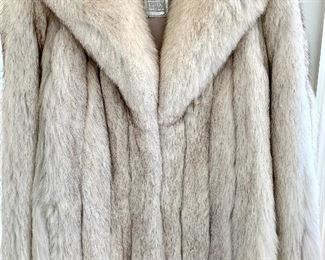 $400 - Beautiful Fur Coat in Great Condition! - Size Medium