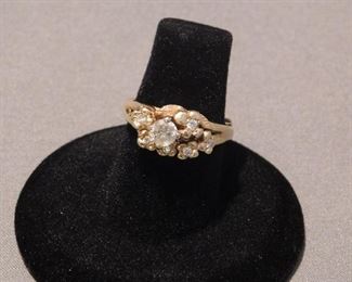14K and 1 carat diamond ring with approximately 7 side diamonds ( .40 tcw side diamonds)