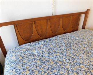 Broyhill Brasilia Queen Headboard