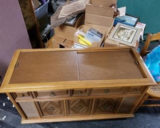 Vintage MCM Mid Century Magnavox Stereo Console 46.5"W x 18"D x 26.5"H Works     $595