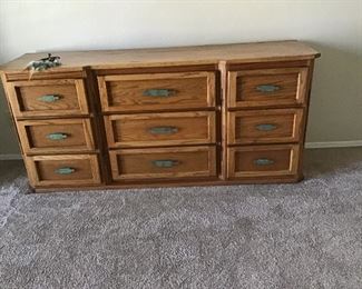Excellent condition 6 drawer dresser