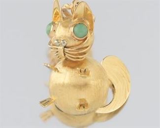 A Charming Gold Cat Pendant 