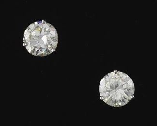 A Pair of Gold and 3.11 ct Total Diamond Solitaire Studs 