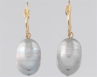 Ladies Gold and Large Pearl Pair of Earrings 