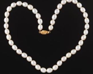Ladies Gold and Pearl Princess Necklace 