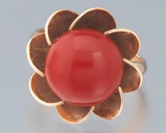 Ladies Retro Gold and Cabochon Coral Ring 
