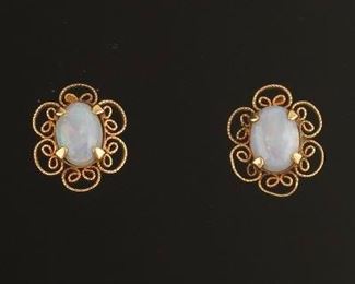 Ladies Retro Gold and Opal pair of Earrings 
