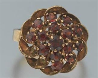 Ladies Victorian Gold and Garnet Cluster Ring 
