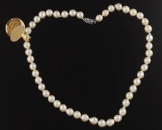 Ladies Vintage I. Magnin Collection Gold and Pearl Necklace 