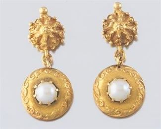 Victorian Pair of Gold and Pearl Dangle Earrings 