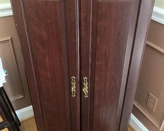 CD/DVD storage unit (closed)