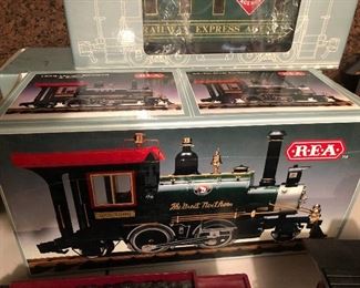 R. E. A. Large gauge 3 pc boxed train set 