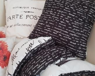 Twin Bedding (comforter and pillows)